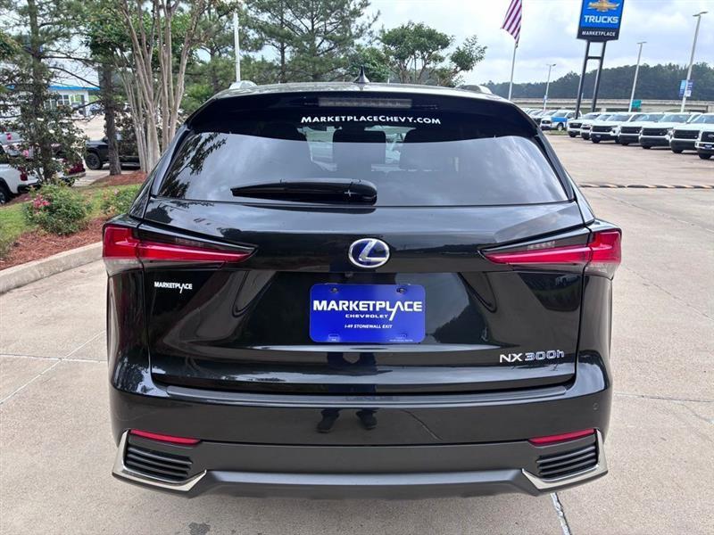 Lexus NX 300h Luxury 2021