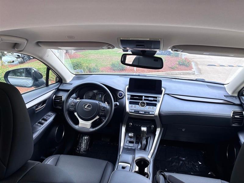 Lexus NX 300h Luxury 2021