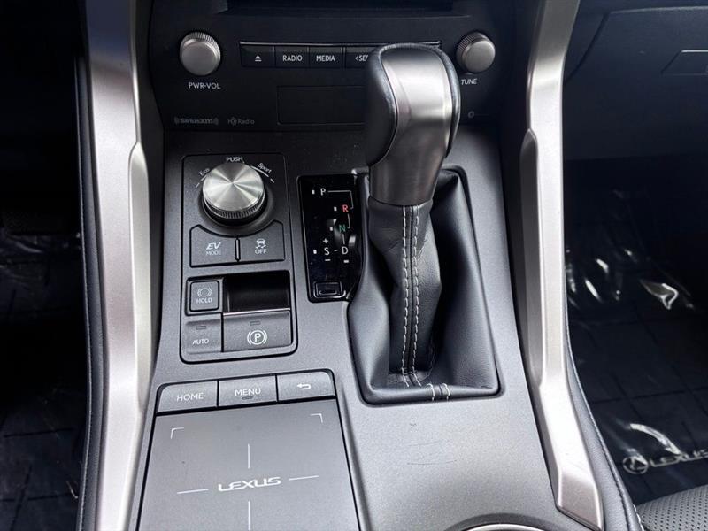 Lexus NX 300h Luxury 2021