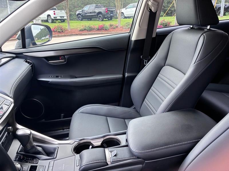 Lexus NX 300h Luxury 2021