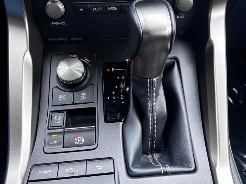 Lexus NX 300h Luxury 2021