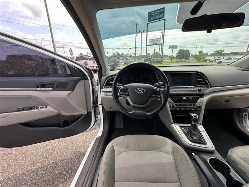 Hyundai Elantra Value Edition 6A 2017