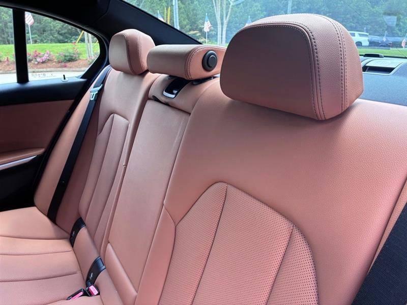 BMW 3-Series 330i 2025