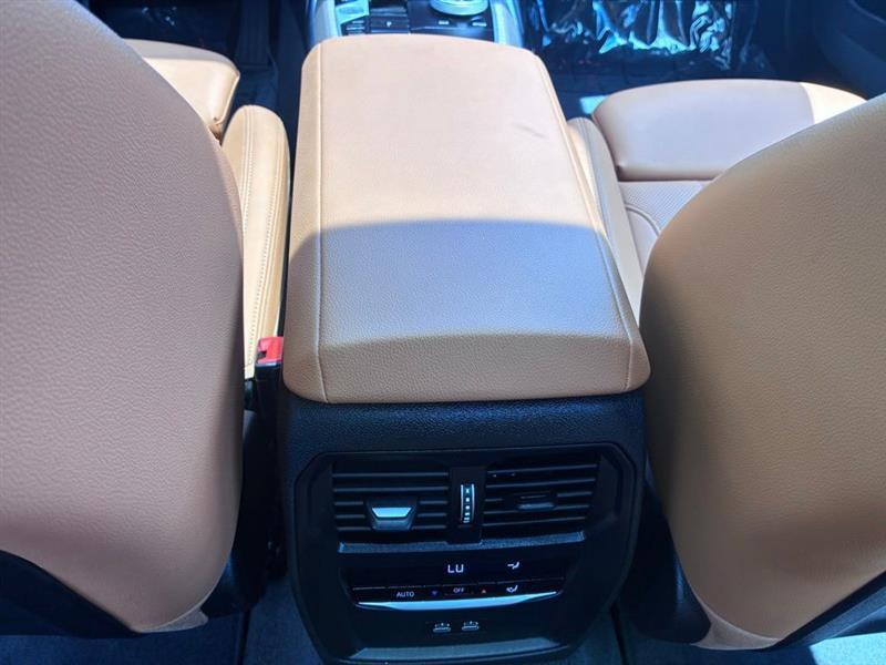 BMW 3-Series 330i 2025