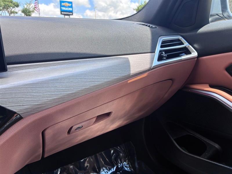 BMW 3-Series 330i 2025