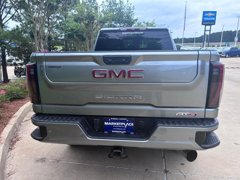 GMC Sierra 2500HD AT4 Crew Cab 4WD 2025