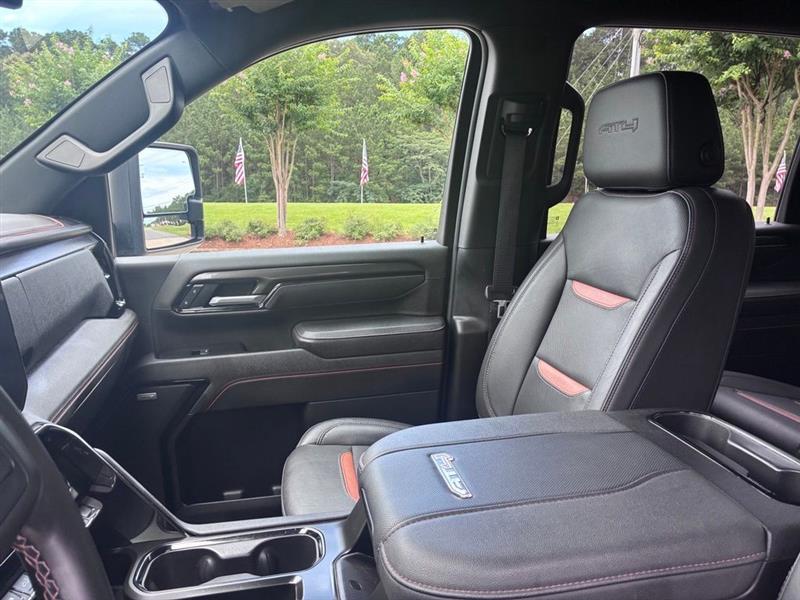 GMC Sierra 2500HD AT4 Crew Cab 4WD 2025