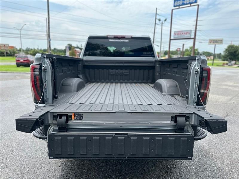 GMC Sierra 2500HD AT4 Crew Cab 4WD 2025