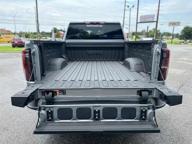 GMC Sierra 2500HD AT4 Crew Cab 4WD 2025