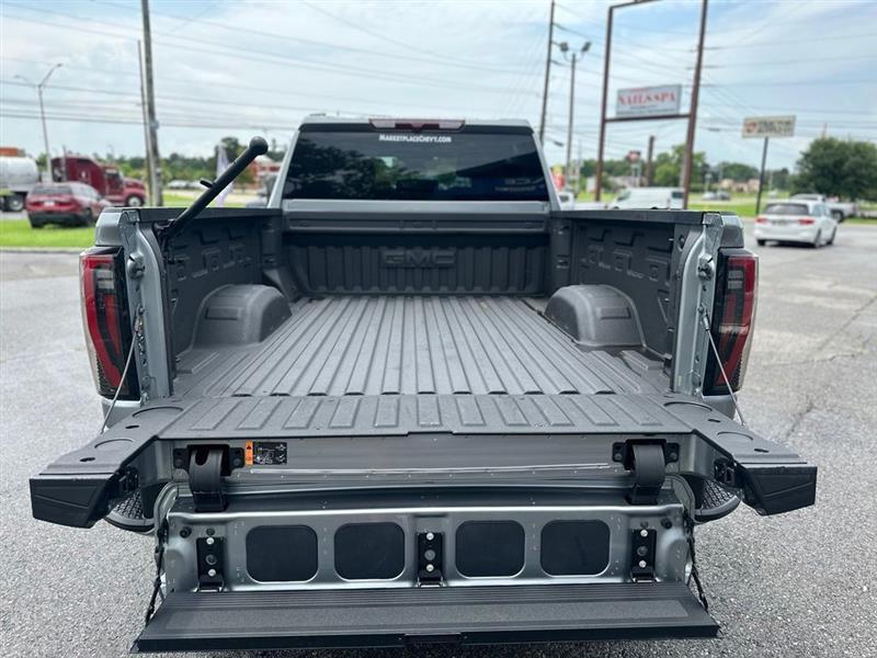 GMC Sierra 2500HD AT4 Crew Cab 4WD 2025