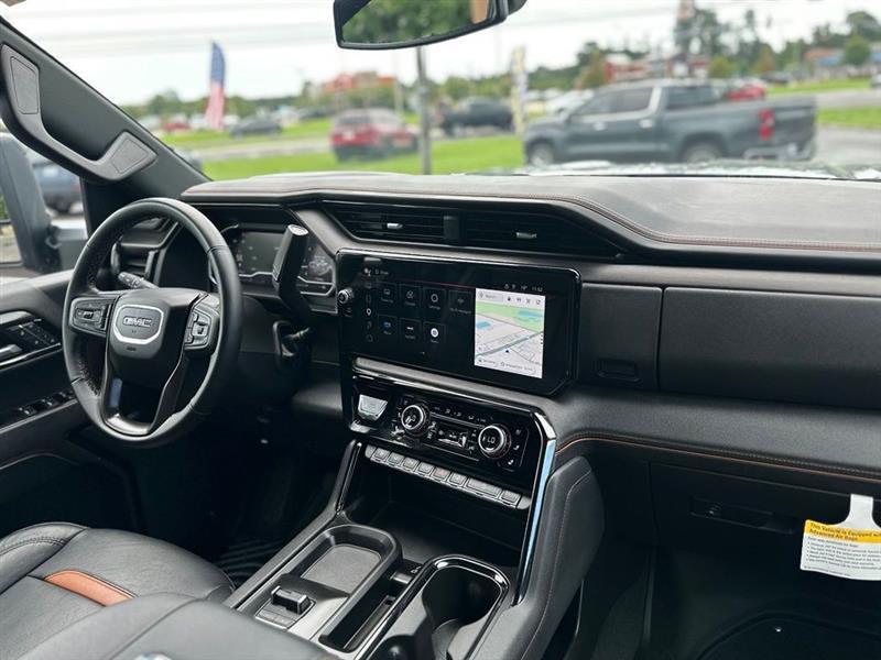 GMC Sierra 2500HD AT4 Crew Cab 4WD 2025