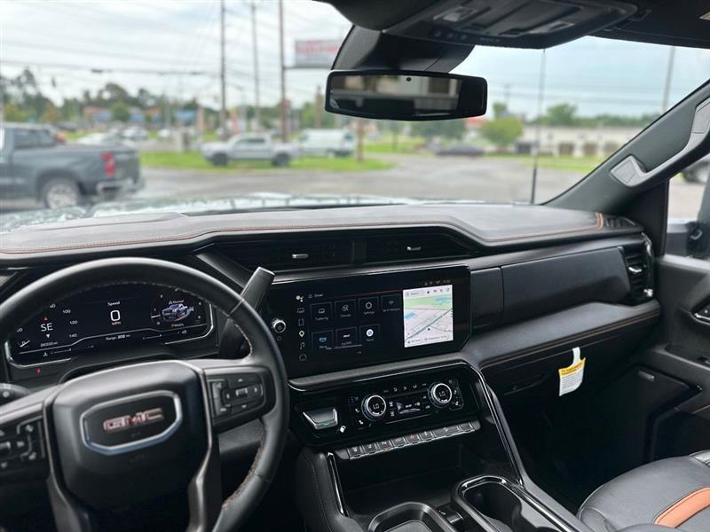 GMC Sierra 2500HD AT4 Crew Cab 4WD 2025