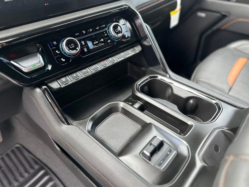 GMC Sierra 2500HD AT4 Crew Cab 4WD 2025