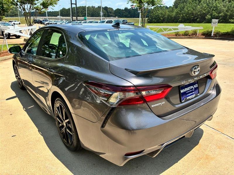 Toyota Camry SE 2024