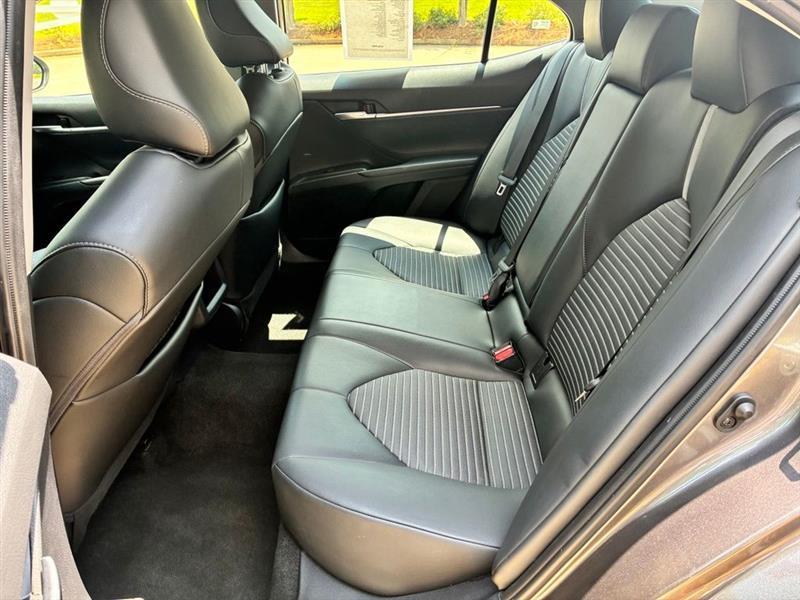 Toyota Camry SE 2024