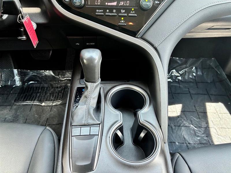 Toyota Camry SE 2024