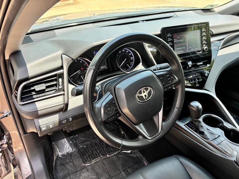 Toyota Camry SE 2024