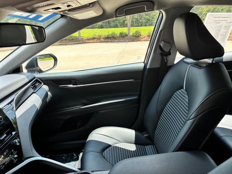Toyota Camry SE 2024