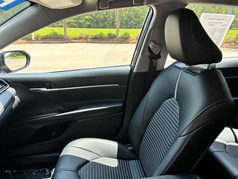 Toyota Camry SE 2024