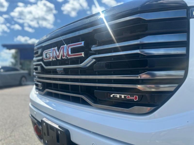 GMC Sierra 1500 AT4 Crew Cab 4WD 2025