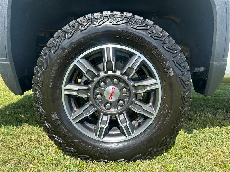 GMC Sierra 1500 AT4 Crew Cab 4WD 2025