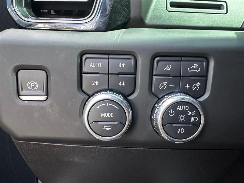 GMC Sierra 1500 AT4 Crew Cab 4WD 2025