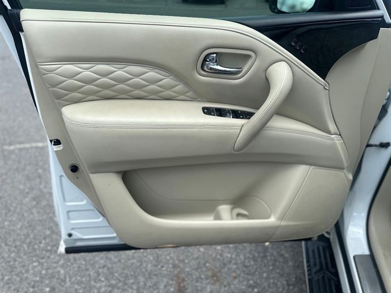 Infiniti QX80 LUXE 2019