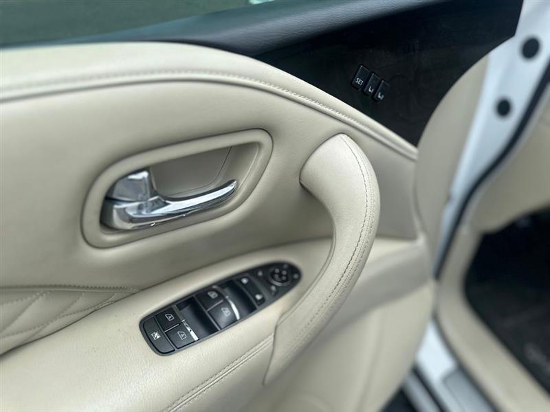 Infiniti QX80 LUXE 2019