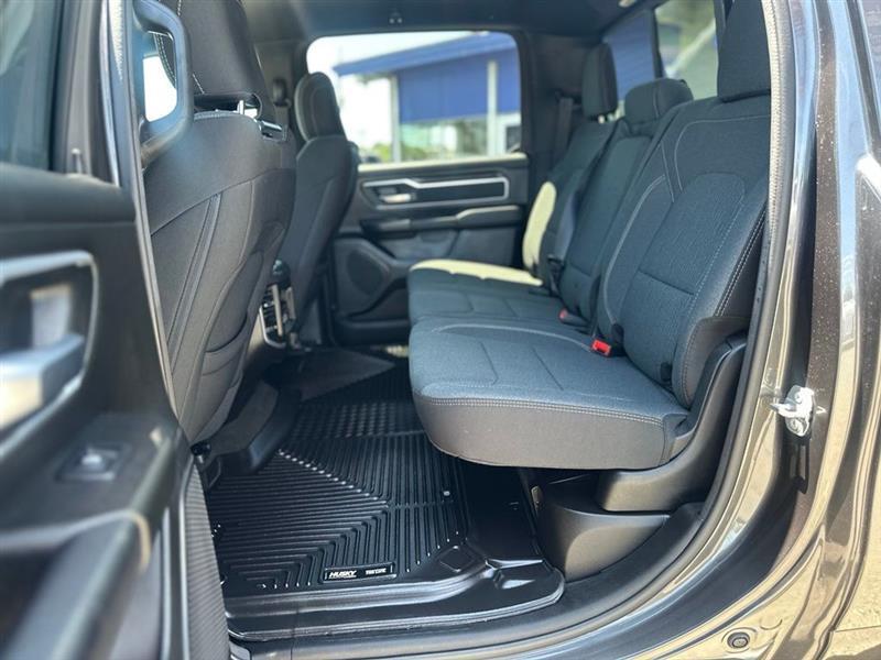 RAM 1500 Big Horn Crew Cab SWB 4WD 2022