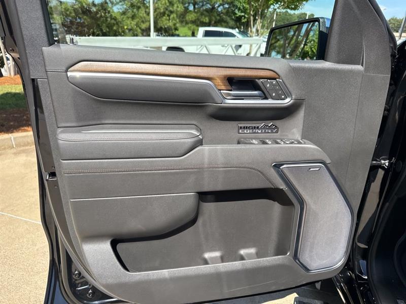 Chevrolet Silverado 1500 High Country Crew Cab 4WD 2025