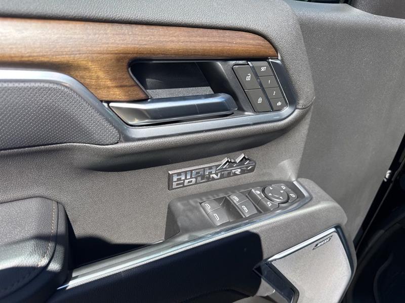 Chevrolet Silverado 1500 High Country Crew Cab 4WD 2025