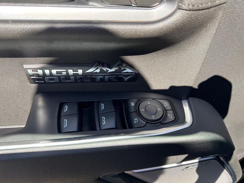 Chevrolet Silverado 1500 High Country Crew Cab 4WD 2025