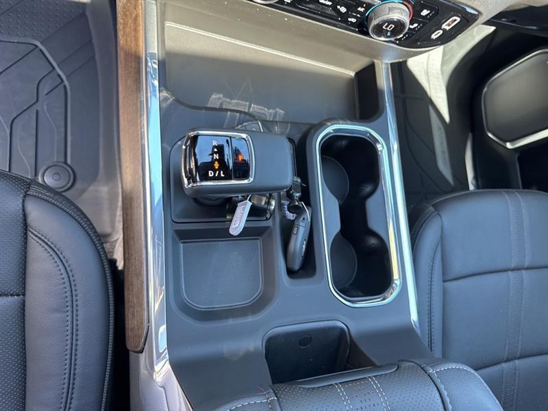 Chevrolet Silverado 1500 High Country Crew Cab 4WD 2025