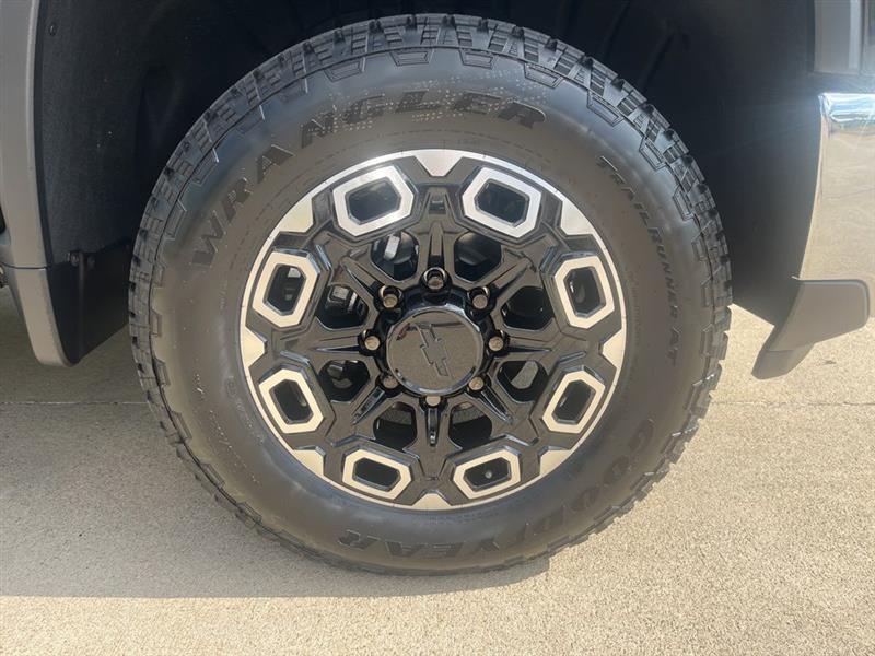 Chevrolet Silverado 2500HD LT Crew Cab Long Box 4WD 2025