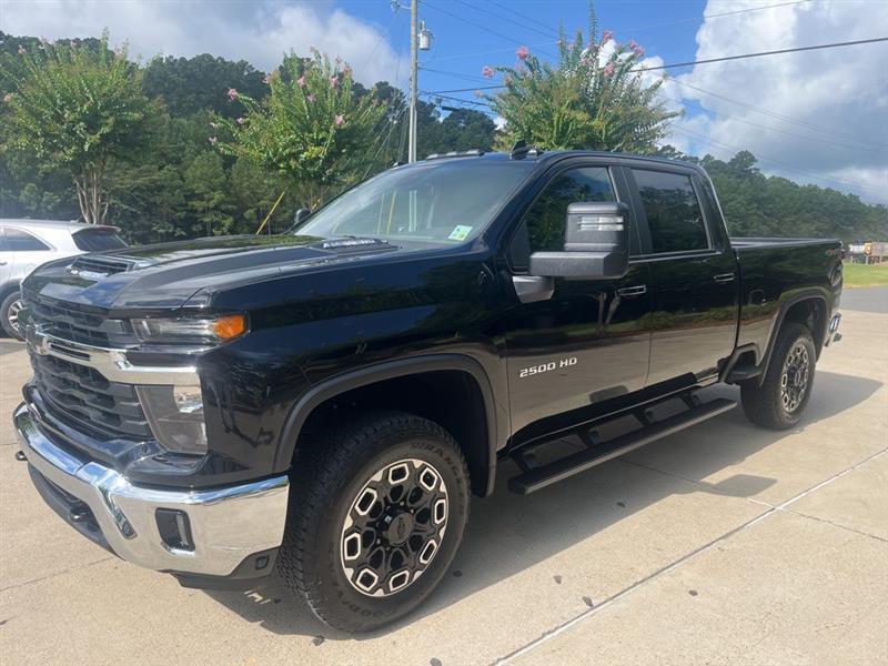 Chevrolet Silverado 2500HD LT Crew Cab Long Box 4WD 2025