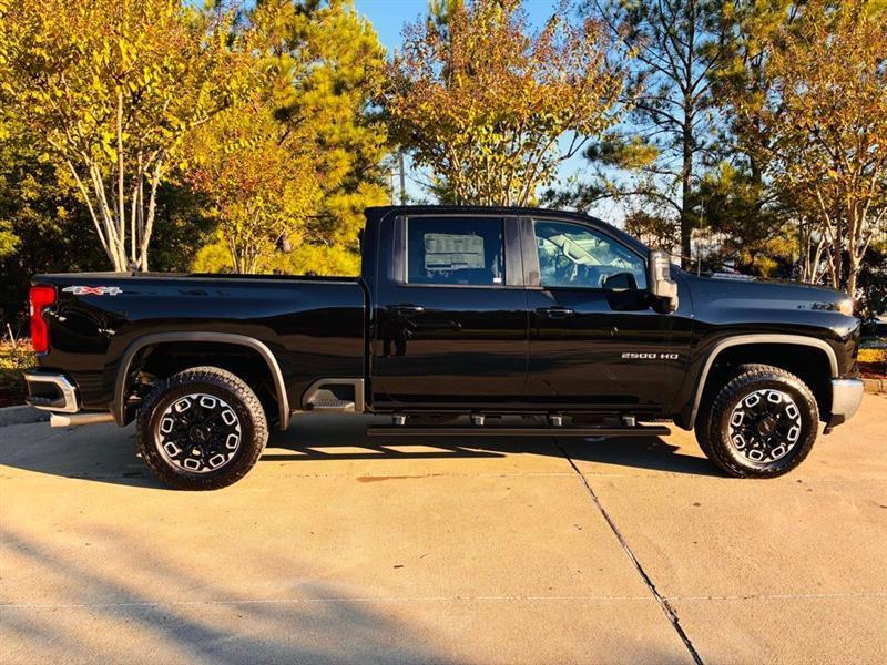 Chevrolet Silverado 2500HD LT Crew Cab Long Box 4WD 2025