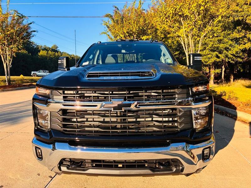 Chevrolet Silverado 2500HD LT Crew Cab Long Box 4WD 2025