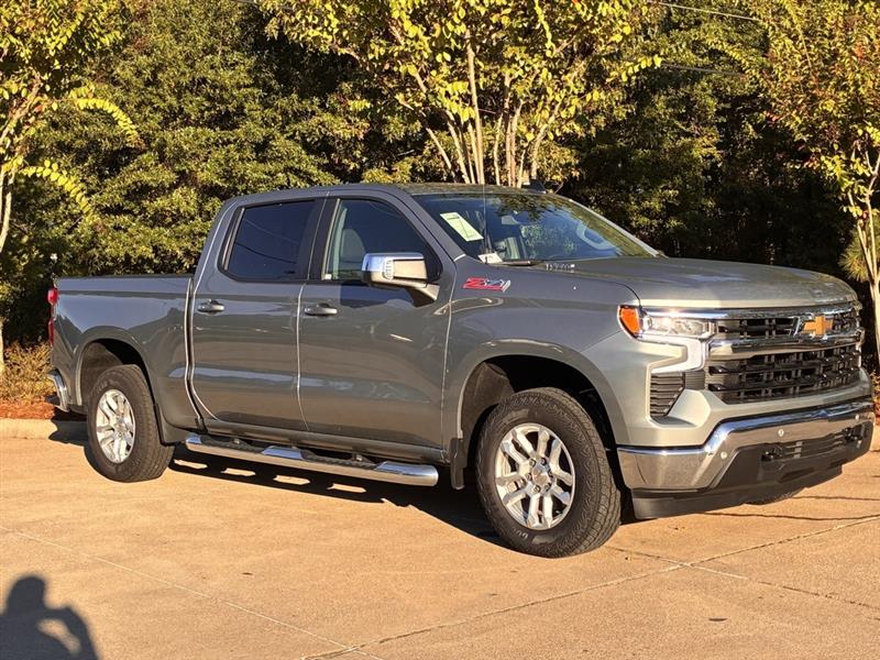 2025 Chevrolet Silverado 1500 LT's photo