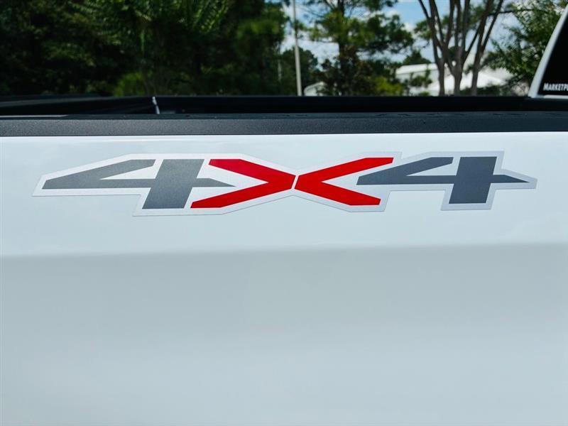 Chevrolet Silverado 1500 LT Crew Cab 4WD 2025