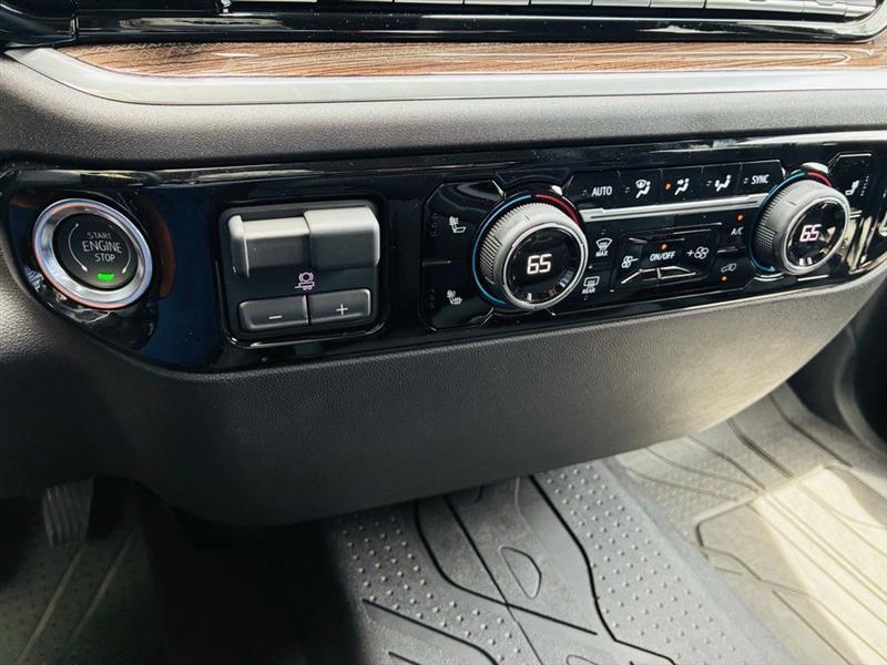 Chevrolet Silverado 1500 LT Crew Cab 4WD 2025