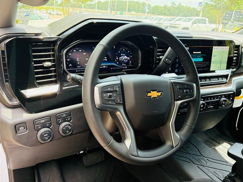 Chevrolet Silverado 1500 LT Crew Cab 4WD 2025