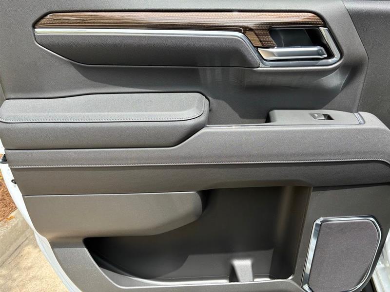 Chevrolet Silverado 1500 LT Crew Cab 4WD 2025