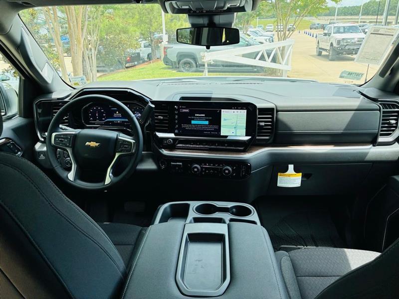 Chevrolet Silverado 1500 LT Crew Cab 4WD 2025