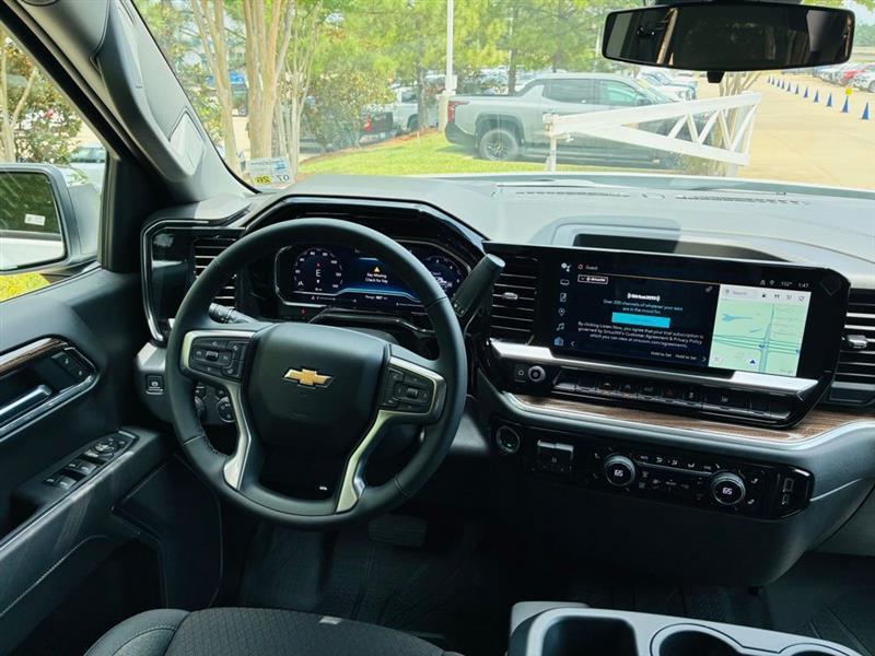 Chevrolet Silverado 1500 LT Crew Cab 4WD 2025