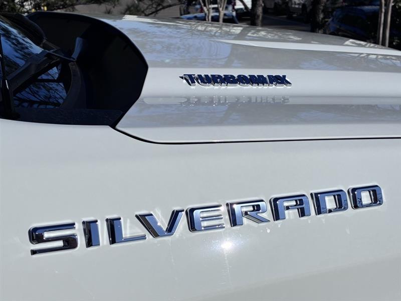 Chevrolet Silverado 1500 Custom Crew Cab 4WD 2026