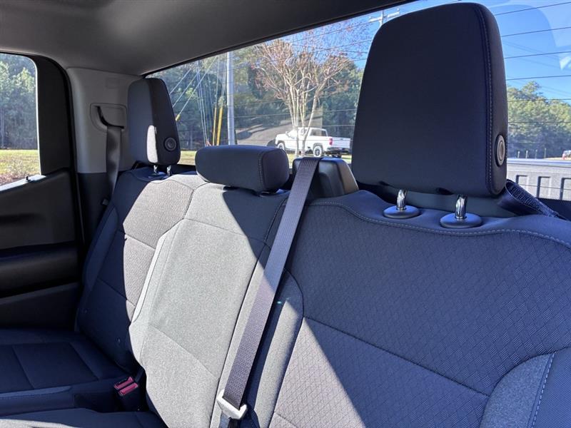 Chevrolet Silverado 1500 Custom Crew Cab 4WD 2026