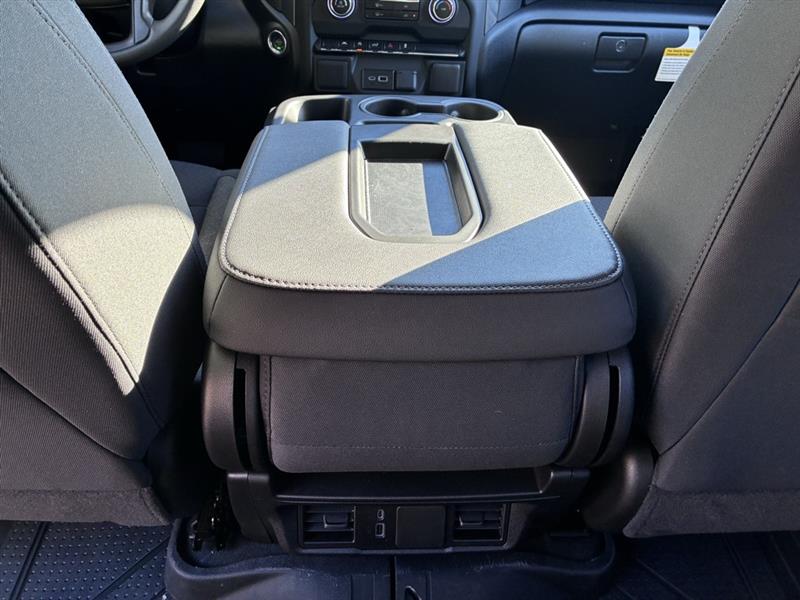 Chevrolet Silverado 1500 Custom Crew Cab 4WD 2026