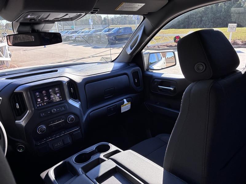 Chevrolet Silverado 1500 Custom Crew Cab 4WD 2026