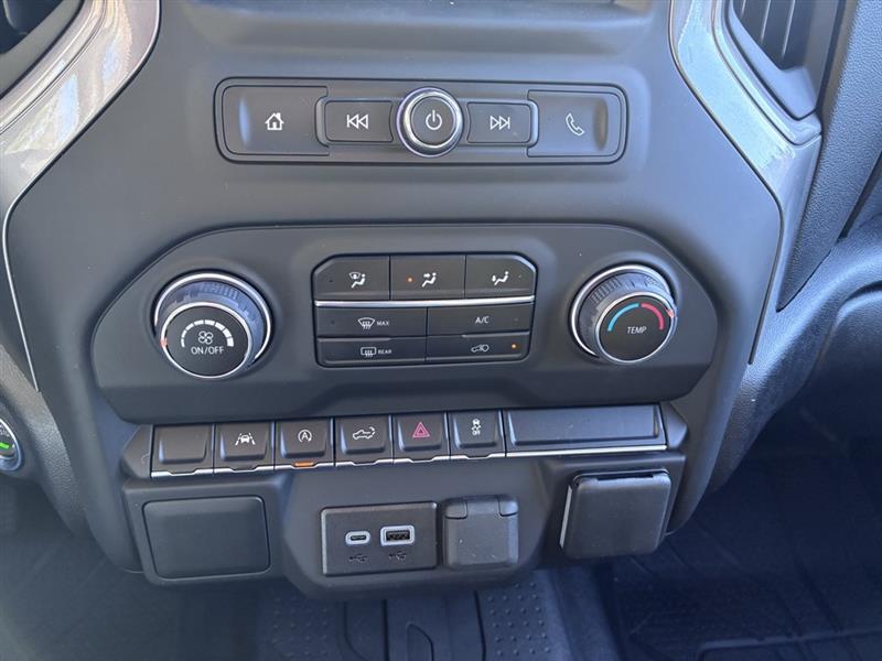 Chevrolet Silverado 1500 Custom Crew Cab 4WD 2026