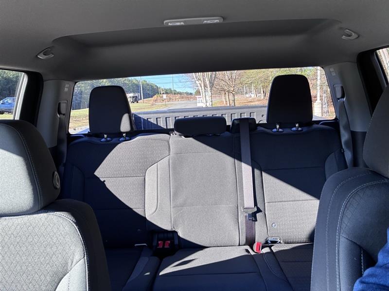 Chevrolet Silverado 1500 Custom Crew Cab 4WD 2026